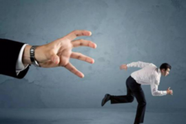 河池讨债公司如何把握上门催款的时机